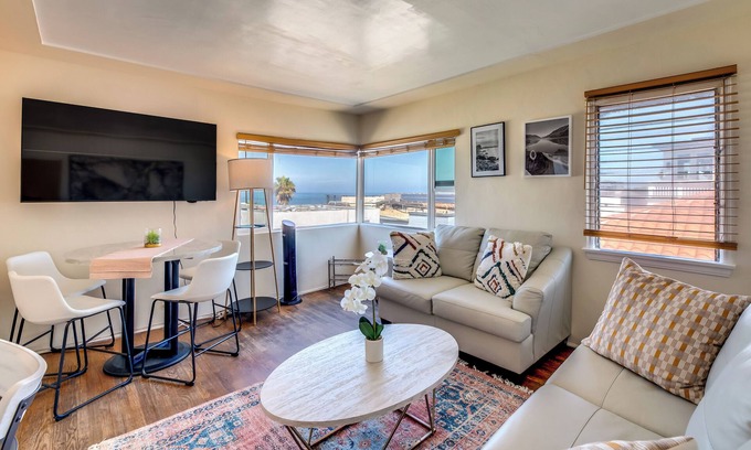 Sand Section Apartment | Walk to Shore: Ocean-View Manhattan Beach Apt!