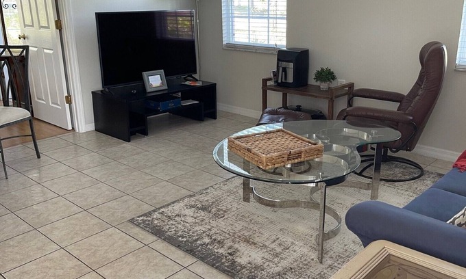 Sarasota Apartment | Walk to Siesta Key Beach. 1 BR condo on ground floor, steps away from the pool