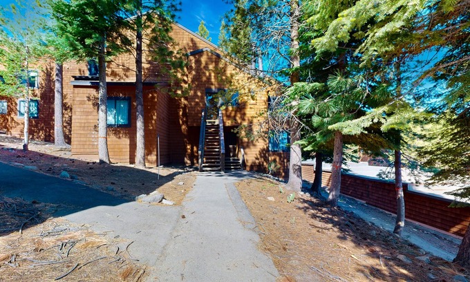 Truckee Condo | Walk to ski runs - condo with loft & access to Tahoe Donner 5-star amenities