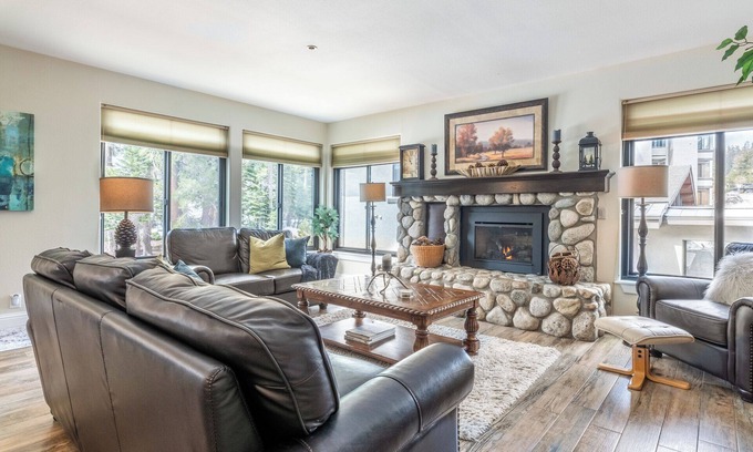 Mammoth Lakes Condo | Walk to Ski, Silver Bear w/Pool & Spa 625