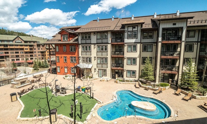 Winter Park Condo | Walk to Slopes, Newer Unit, Biggest Hot Tub, Great Views !