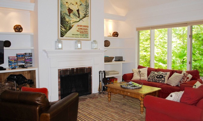 Warren Condo | Walk to Slopes, Sugarbush Village, Castlerock Condo