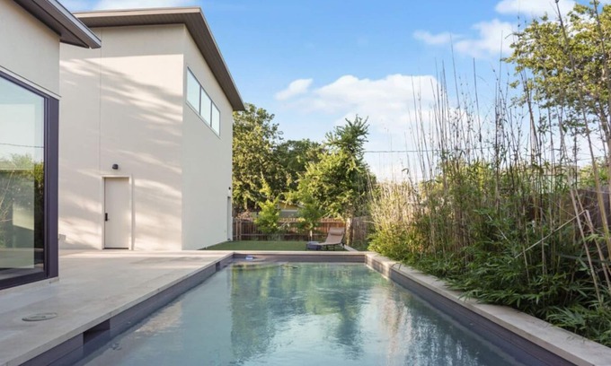 SoFi House | Walk to Soco + Lounge Poolside at Luxe King Suite