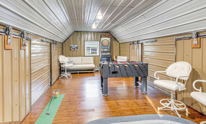 Mankato Cottage | Walk to Spring Lake: Pet-friendly Family Retreat!
