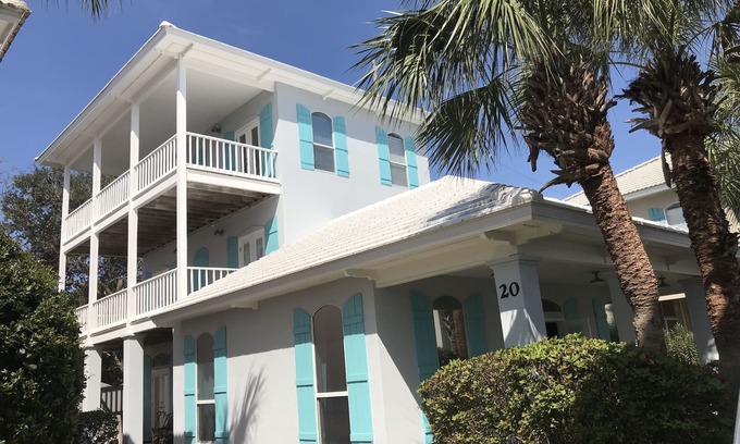 Fort Walton Beach - Destin House | WALK to the BEACH! 5 bd. 3.5 bath by main pool.