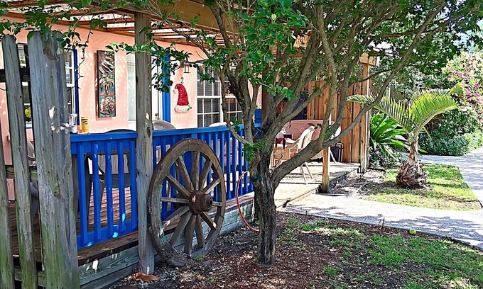 Kenmont Apartment | Walk to the beach, Adorable Garden Apartment