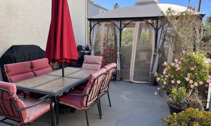 Alamitos Beach Condo | Walk to the Beach from our Condo on Retro Row!