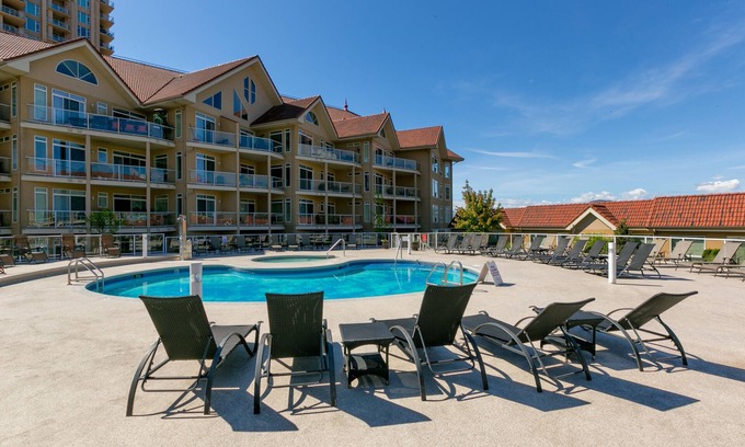 North End Condo | Walk to the beach in moments!