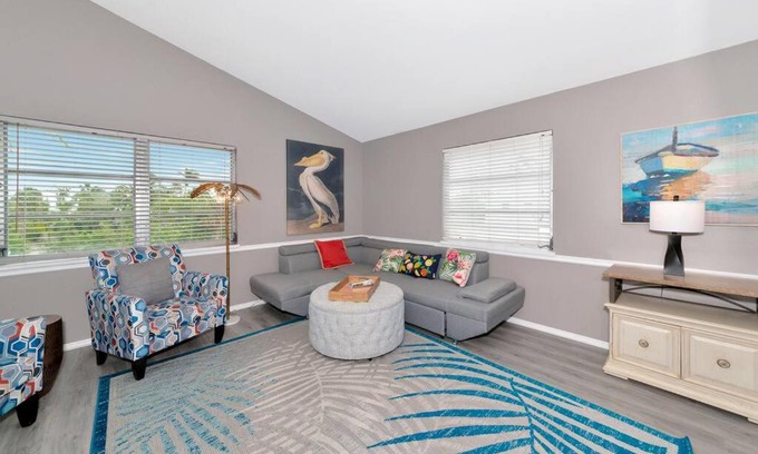 Siesta Key Village Apartment | Walk to the beach - Island Villa