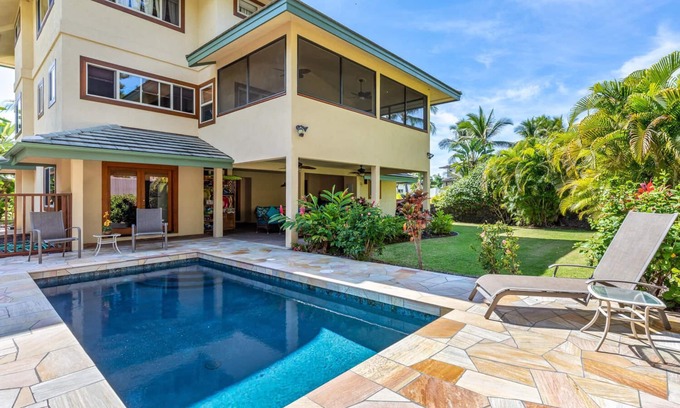 Kailua-Kona House | 🏖️Walk to the Beach! | Spacious Private Home with Pool