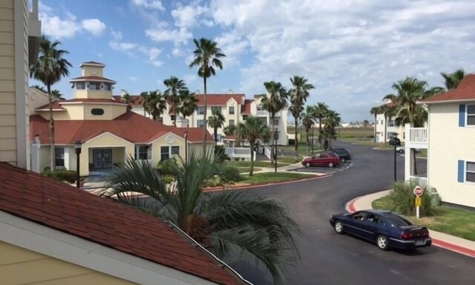Corpus Christi Condo | Walk to the Beach - Cozy One Bedroom, One Bath Beach Club Condo - Sleeps 4 -