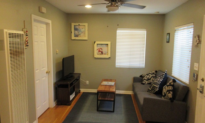 South Redondo Apartment | Walk to the Beach