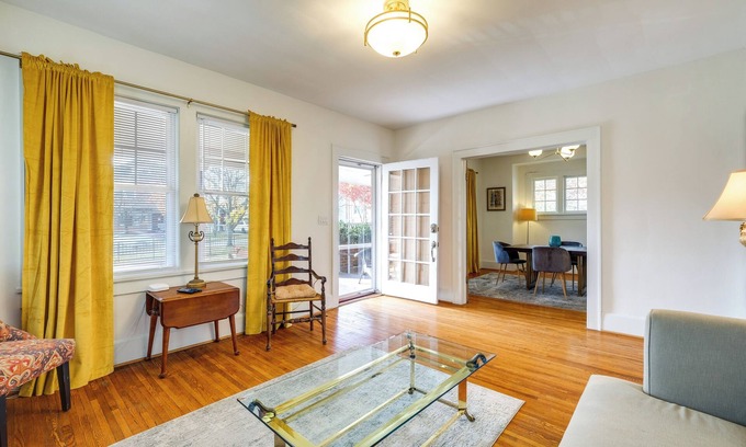Roanoke Apartment | Walk to The Grandin Theatre: Roanoke Unit w/Yard!