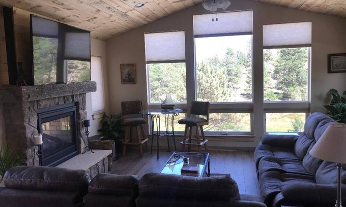 Estes Park House | Walk to town # 3448