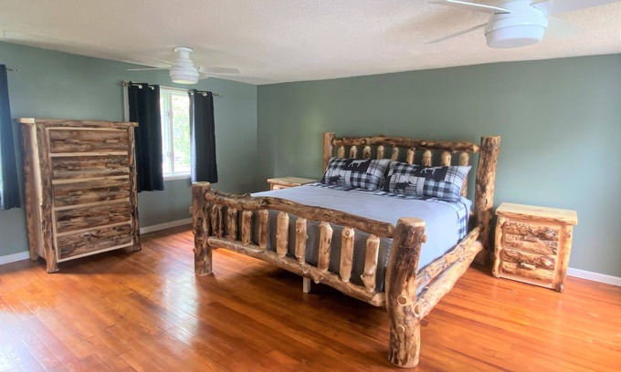 North Woodstock House | Walk to Town and 7 Minutes to Loon!n