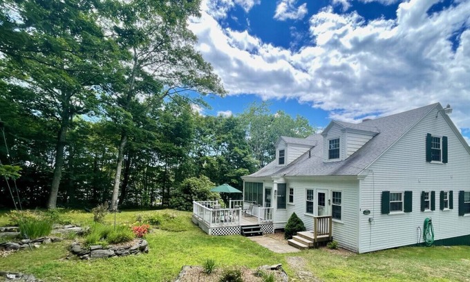 Boothbay Harbor House | Walk to Town from This Roomy Boothbay Harbor House