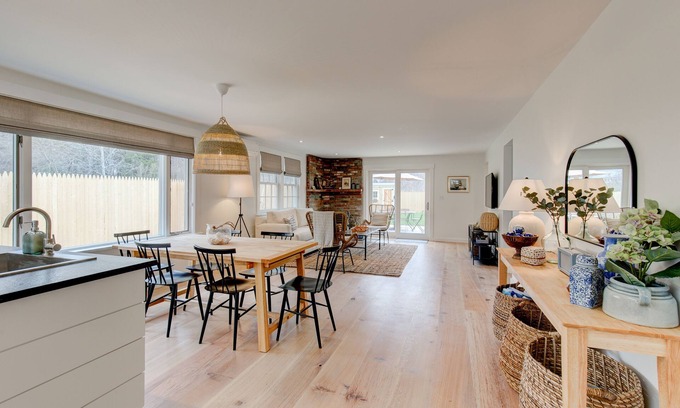 Edgartown House | Walk to Town/Golf Club - Renovated Edgartown Home