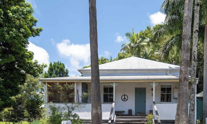 Bangalow House | Walk to Town Pet-Friendly l Nova Escapes