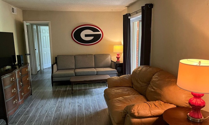 Athens Condo | Walk to UGA: 2-bedroom condo in fabulous Athens