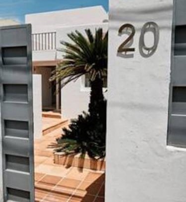 Ibiza Town Villa | Walk To Ushuaïa, Hi & The Beach! - 6BR Villa - Charming Patio & Private Pool