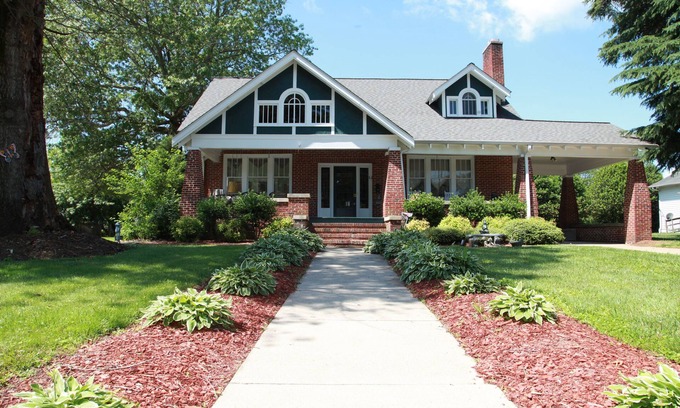 Mount Airy House | Walk to Wally's Service Station!!!