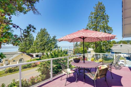Camano Island House | Walk to Water Camano Home with Ocean-View Deck