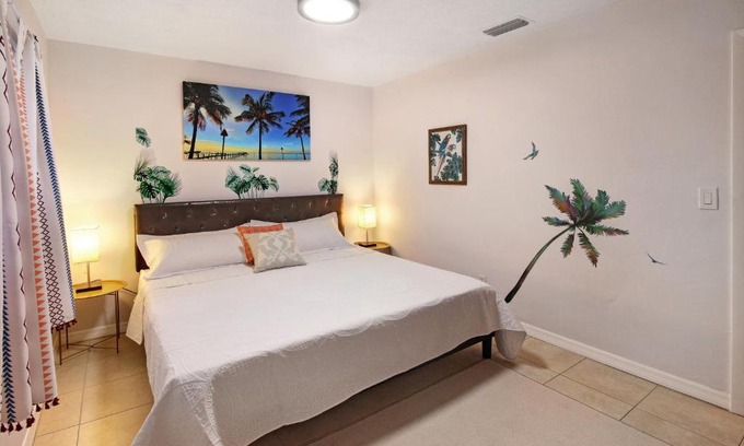 Middle River Terrace Apartment | Walk to Wilton