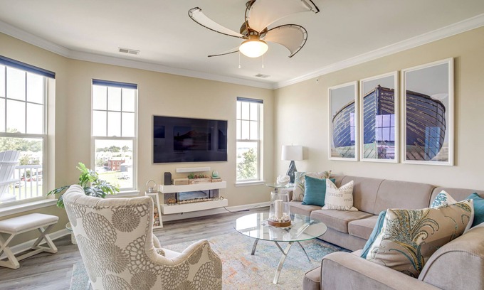 Cambridge Condo | Walkable Condo w/Drawbridge Views in Cambridge
