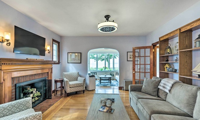 East Shore House | Walkable New Haven Retreat w/Ocean Views!