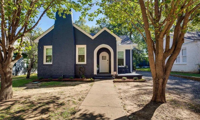 Tyler House | Walkable Tyler House with Deck half Mi to Downtown!