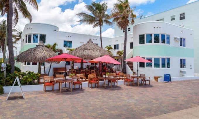 Hollywood House | Walkabout #6 · Suite on Hollywood Beach with Ocean Views