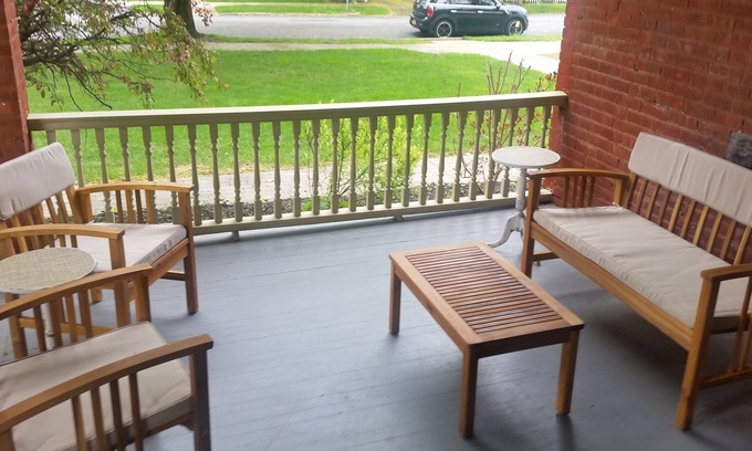 Saratoga Springs Condo | Walking distance to racetrack and Broadway