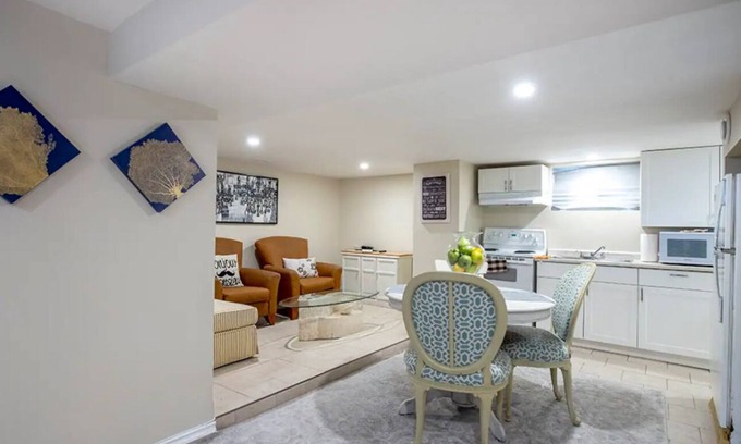 Niagara Falls Apartment | Walking distance to the Falls,.