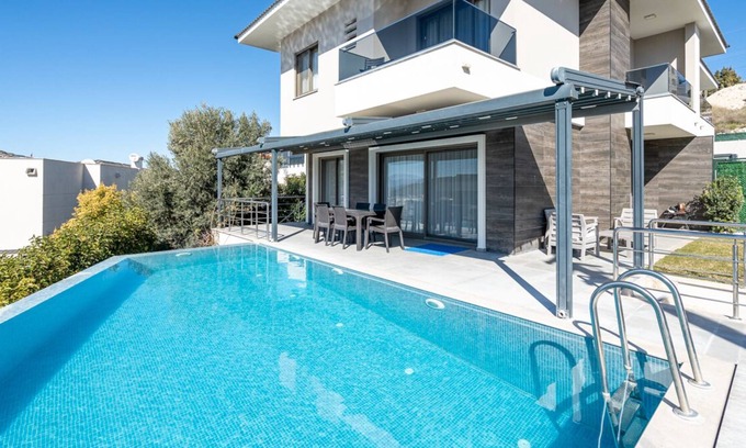 Cesme Villa | Walking Distance to Beach, Villa in Cesme - AWZ 107