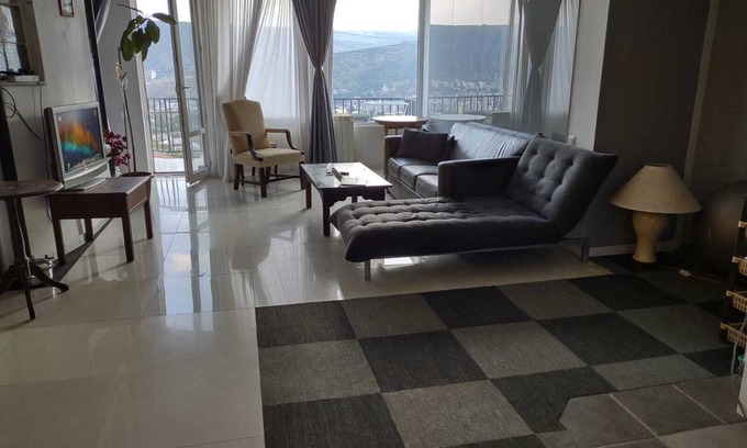 Tbilisi House | Walking distance to Cathedral, perfect place for wine lovers and thinkers.