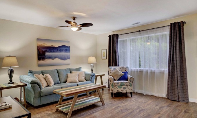 Sicamous House | Walking Distance to Mara Lake, 1 Bedroom, Sleeps 2, 1 Bath
