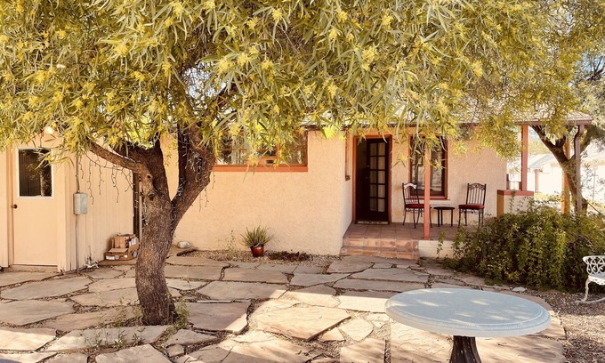 West University House | Walking distance to University, shops, restaurants, bars and coffee shops