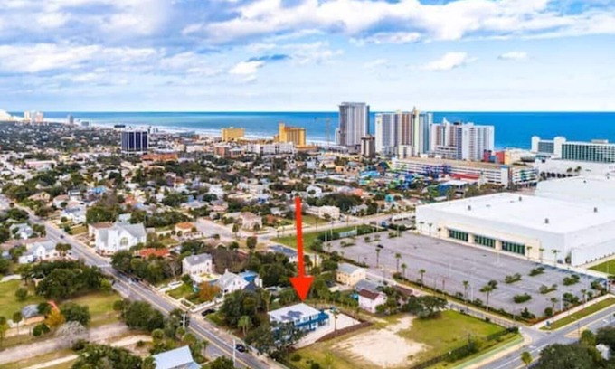 Surfside Historic District Apartment | Walking distance to Daytona Beach & Ocean Center