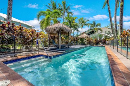 Trinity Beach Apartment | Wallaby Beach House - Resort-style Comforts