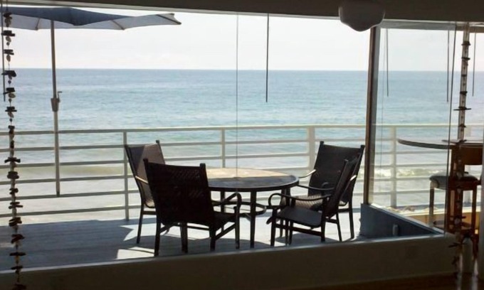 Eastern Malibu House | 'Walls of Glass on the Sand' Malibu oceanfront beach house