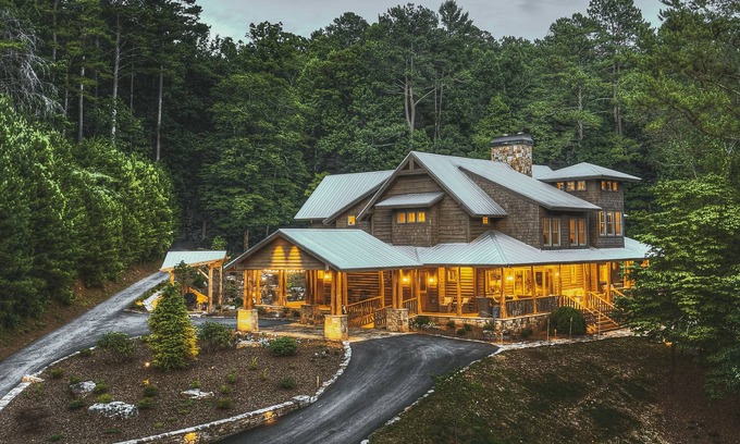 Ellijay Cabin | Walnut Grove 11-BR Lodge: corporate retreats & reunions - on 280 private acres