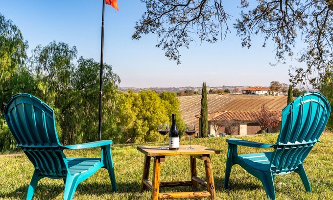Paso Robles House | Walnut Hill-Endless Vineyard Views From Your Front Porch!