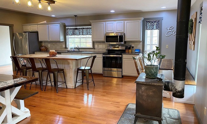Logan House | Walnut Hill Lodge - beautiful, newly renovated, the ultimate in luxury!
