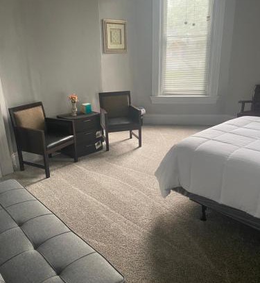 Walnut Hills House | Walnut Hills Studio/ Private room
