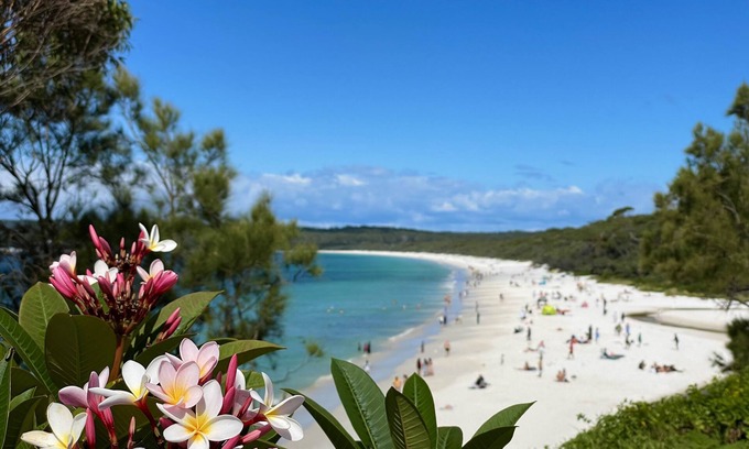 Hyams Beach Apartment | Walters Holiday Flats @ Hyams Beach (Flat 2) - Book 7 nights pay for only 6*