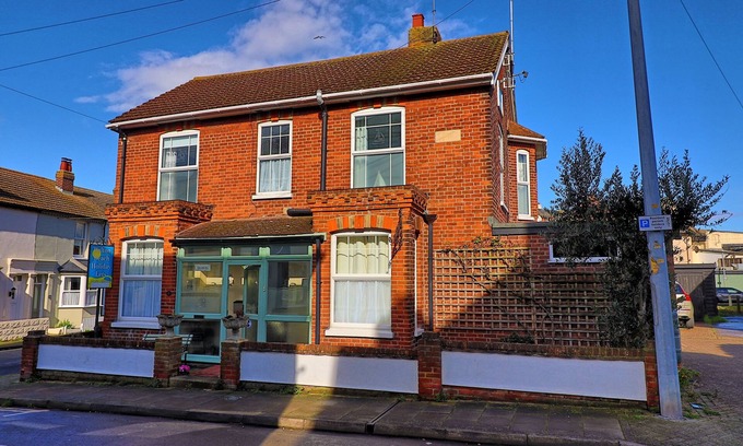 Walton on the Naze Cottage | WALTON BEACH HOLIDAY LETS, family friendly in Walton-On-The-Naze