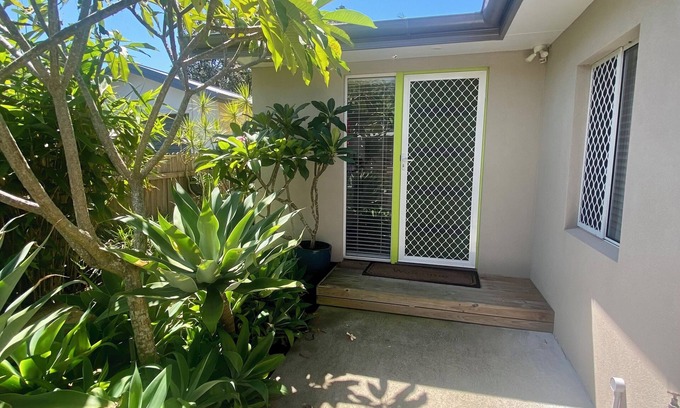 Wamberal House | Wamberal/Terrigal Beach is a 10-15 min walk or 4 minute drive away.*NEW fast nbn