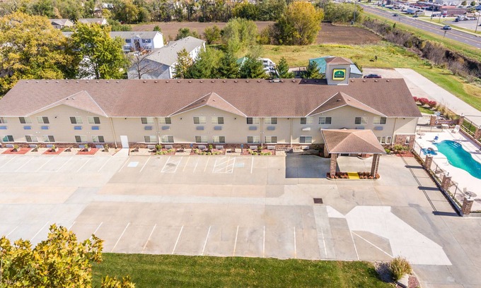 Wamego Hotel | Wamego Inn and Suites