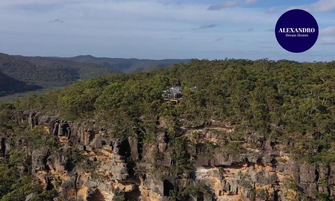 Mount White House | Wandana and Hawkesbury River Clifftop Home