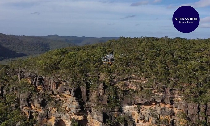 Wendoree Park House | WANDANA // HAWKESBURY RIVER CLIFFTOP HOME